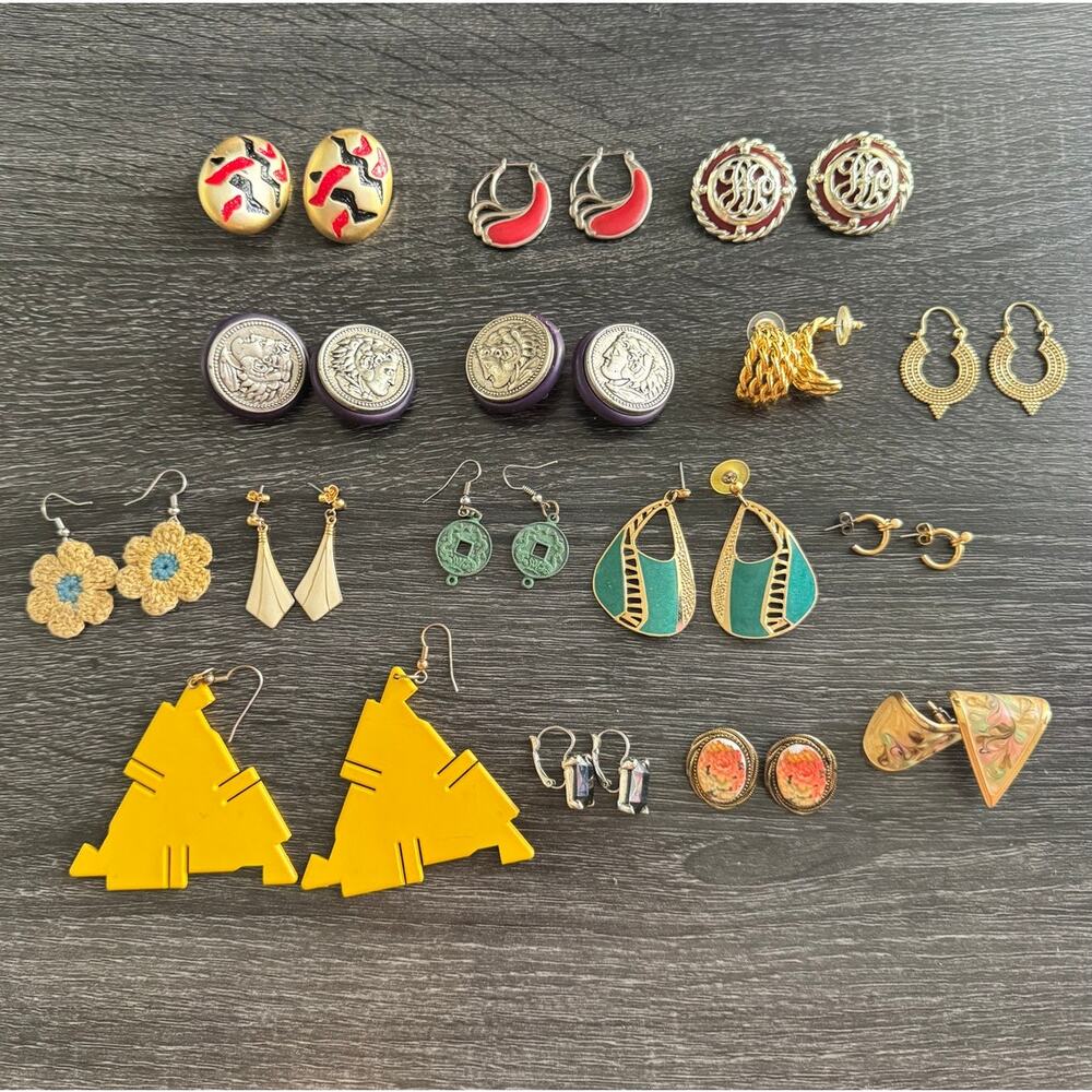 VTG Lot of 16 Clip‎ On And Pierced Earrings Mixed Metals Silver And Gold Tone